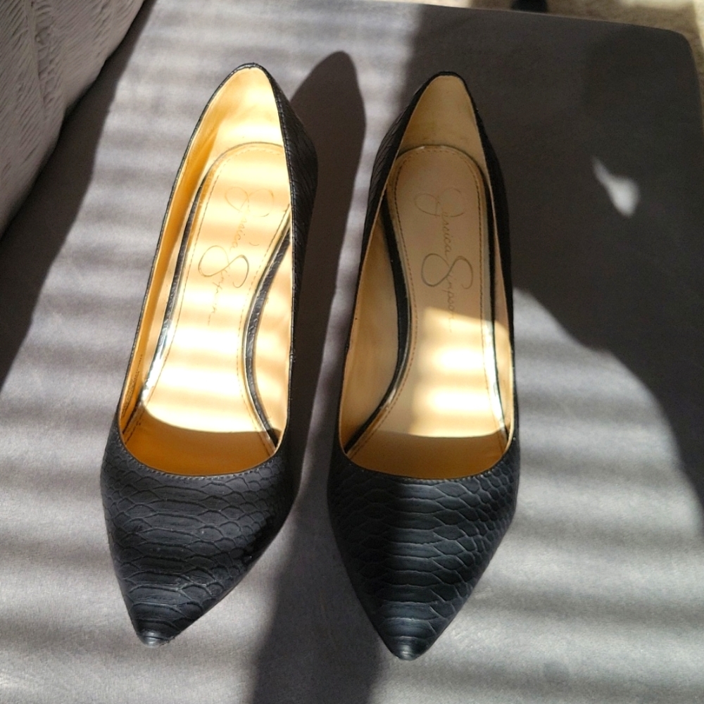 Jessica Simpson all black pumps